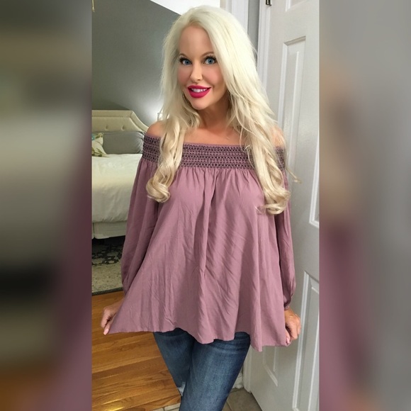 LAST 3! 💕Stunning Mauve flowy off shoulder top! - Picture 2 of 3